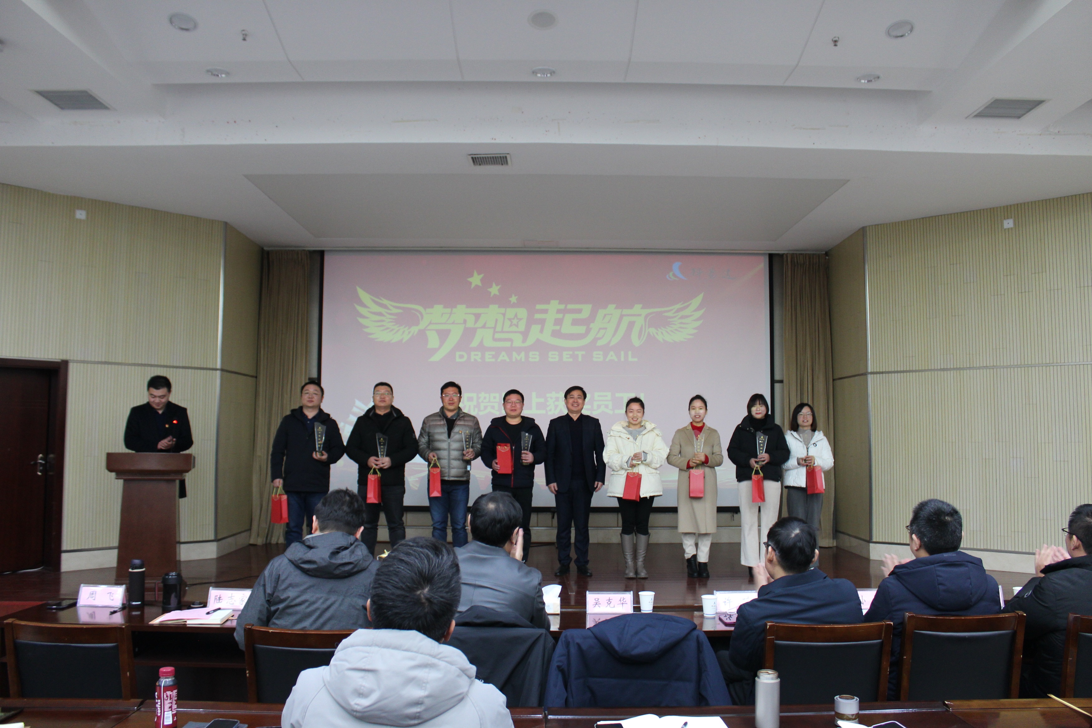 1680599437116672.jpg 十年功勛.JPG